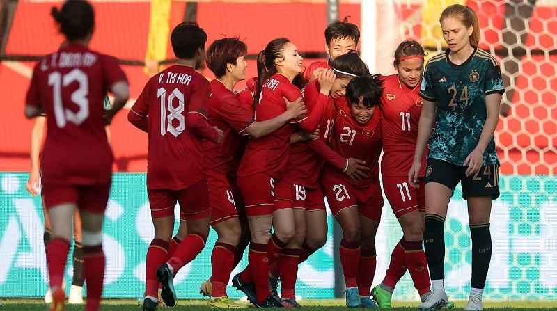 Màn ăn mừng sung sướng của các cô gái Việt Nam khi có bàn thắng lịch sử vào lưới tuyển Đức