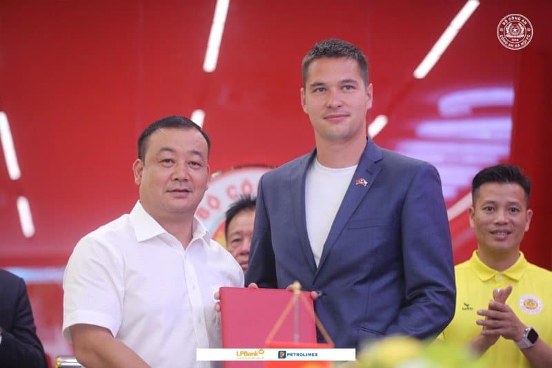 Thủ môn Việt Kiều Filip Nguyễn chính thức ký hợp đồng với Công an Hà Nội
