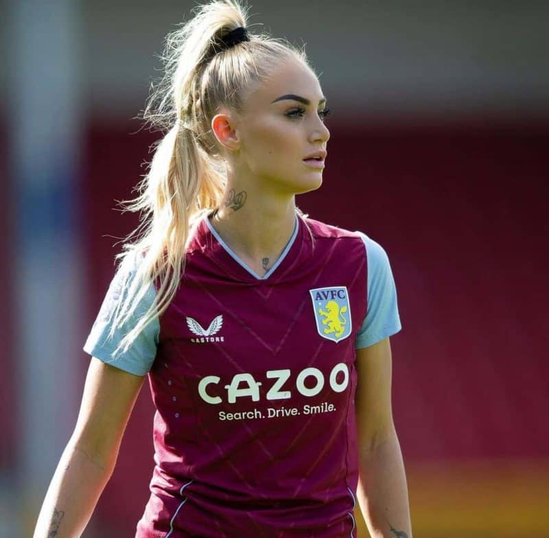 Alisha Lehmann thi đấu cho CLB Aston Villa từ năm 2021