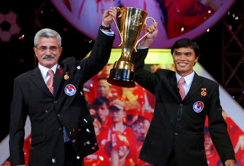 Henrique Calisto giúp tuyển Việt Nam có chức vô địch AFF Cup đầu tiên trong lịch sử