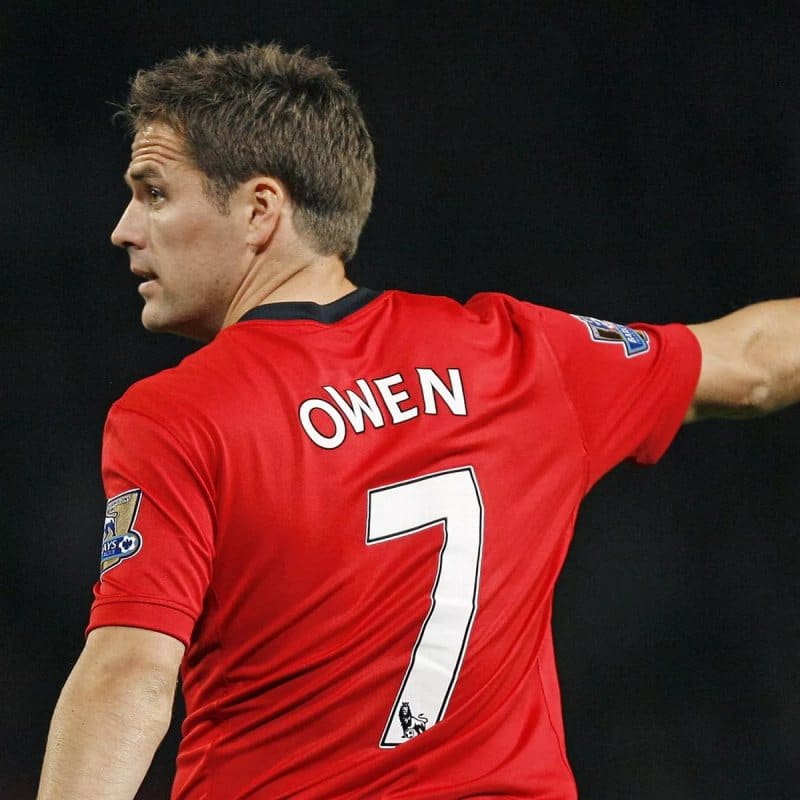 Huyền thoại Michael Owen từng mang số 7 tại Man United