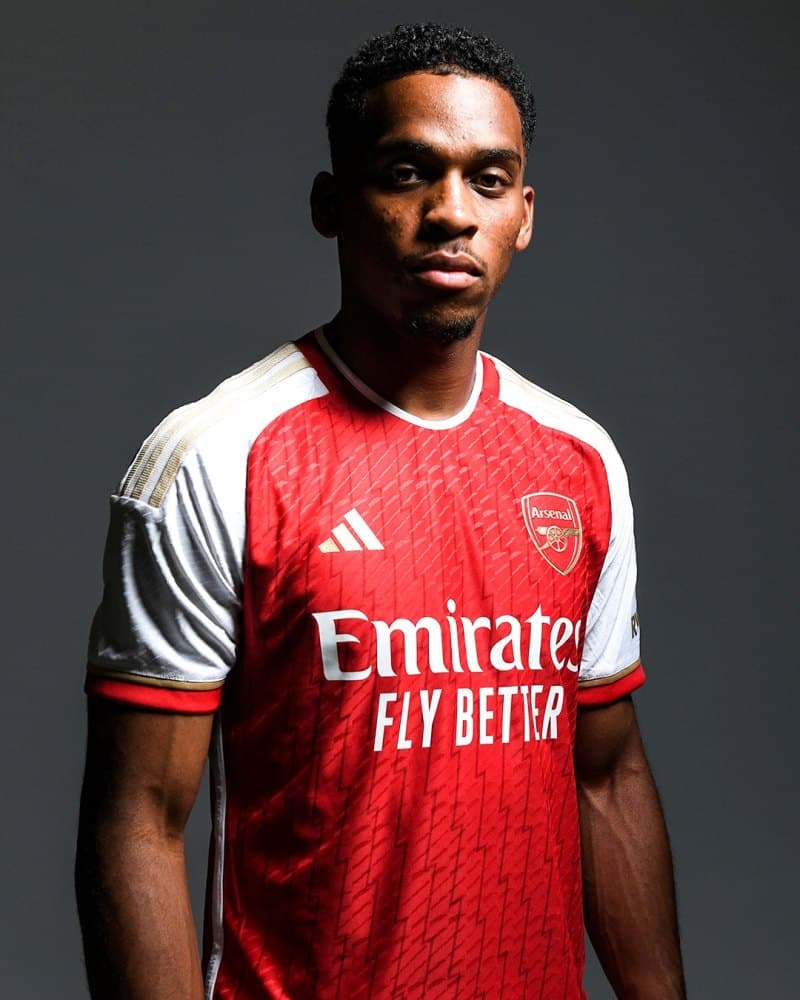 Jurrien Timber chính thức gia nhập Arsenal