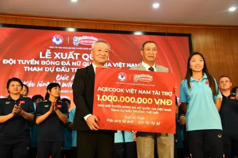 Tuyển nữ Việt Nam nhận thưởng 1 tỷ đồng khích lệ