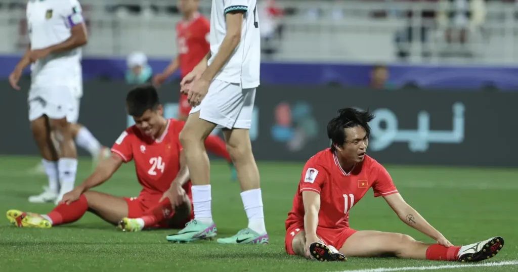 Thua Indonesia, tuyển Việt Nam lại tụt bậc trên BXH FIFA