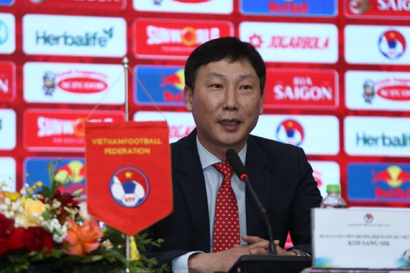 HLV Kim Sang Sik trong buổi lễ ra mắt bóng đá Việt Nam
