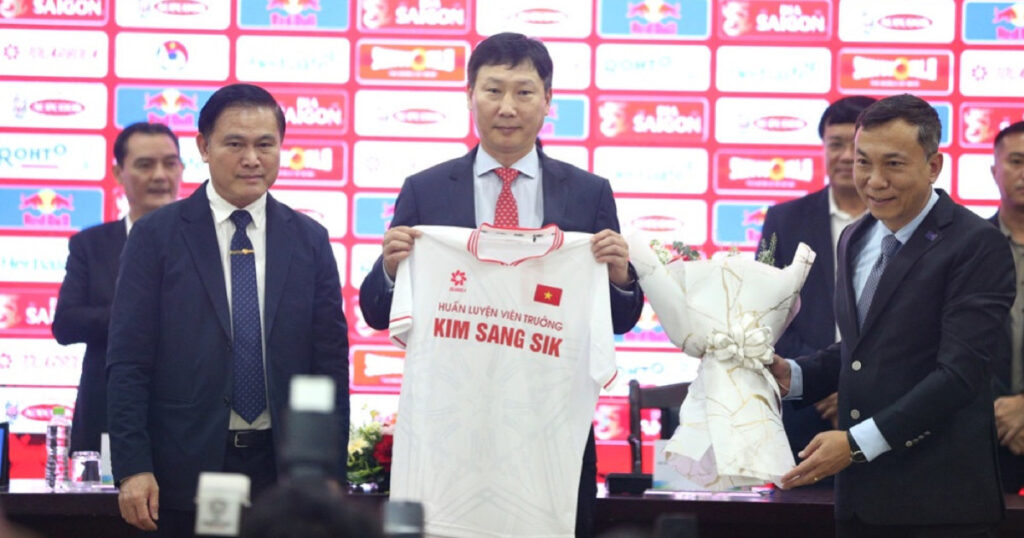 HLV Kim Sang Sik chính thức trở thành tân HLV trưởng Việt Nam